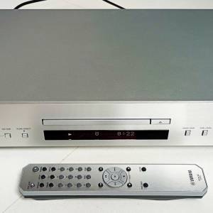 Yamaha CD-S303 CD機，有跟機遙控器，機身成色接近全新