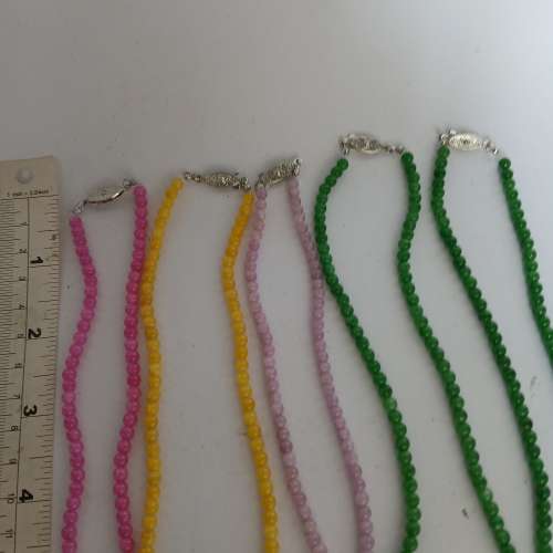 4mm 半寶石珠串 長約16吋 連珠鏈扣 17吋 ， 加送16mm平安扣。 每套200元五套六百元...