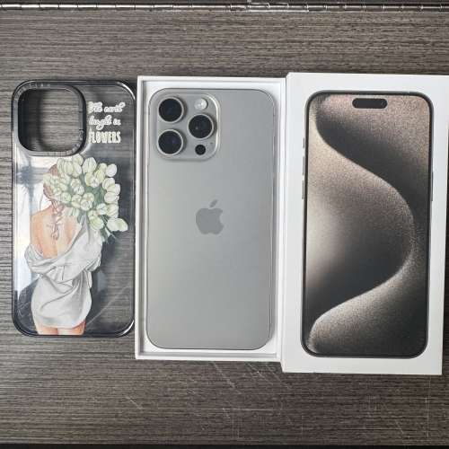 iPhone 15pro max256gb,港行，所有原裝，完美冇花，電池89，全套齊！