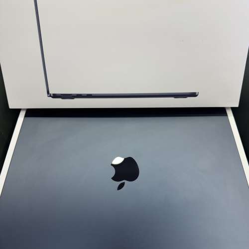 99%New MacBook Air 13吋 M3 2024年 8+256SSD 午夜暗色 香港行貨 電池效能100% 全套...
