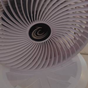 99 新風扇有可以充電可搖頭 有遙控。OK一切九龍灣交收444 58373不二價