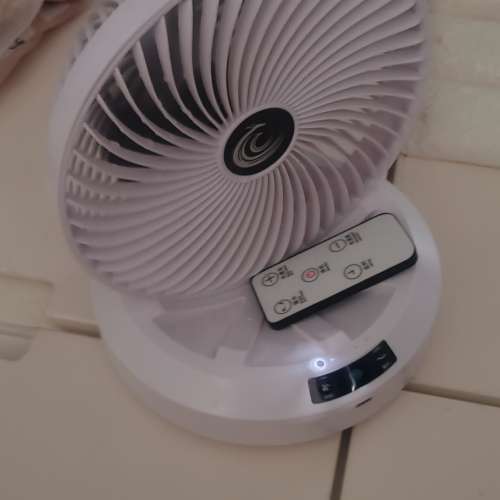 99 新風扇有可以充電可搖頭 有遙控。OK一切九龍灣交收444 58373不二價