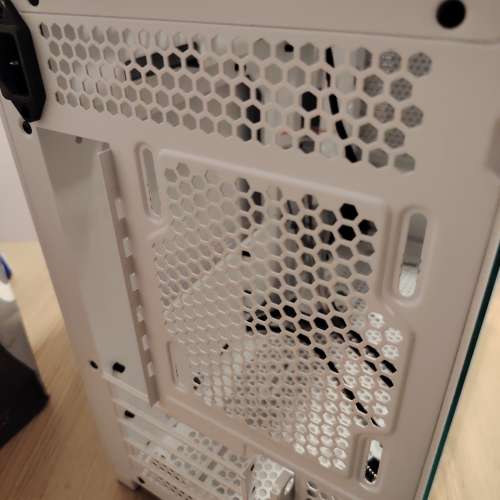 Msi 240 rgb冷排 + matx 喵機箱