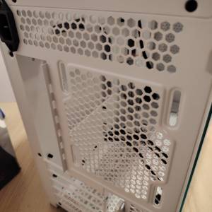 Msi 240 rgb冷排 + matx 喵機箱