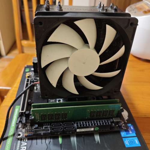 i3-12100 H610ITX主板 32GB RAM 12CM風扇塔散