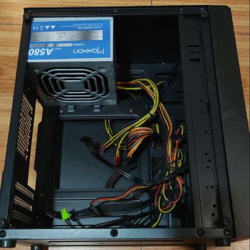 SUIT MASTER  M-ATX 機箱連 580W 雞牛 有兩把彩燈扇