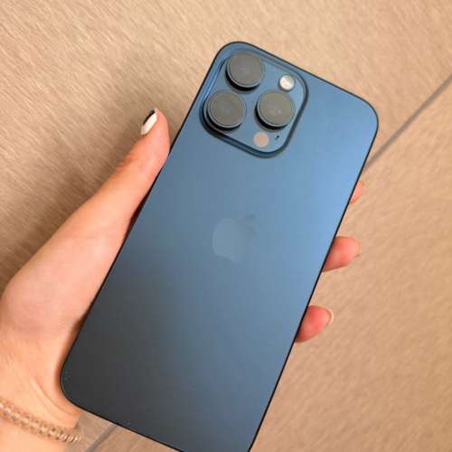 iPhone 15pro max256gb港行雙卡藍色鈦金屬，電池健康度88，所有原廠，所有功能正常...