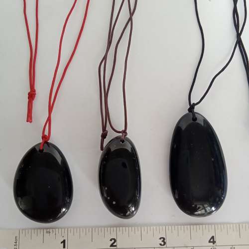 雙用途黑瑪瑙吊咀及隨身按摩器，一手三個共售200元，單一個100元。no.B7.10.25