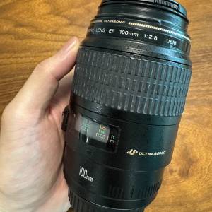 Canon EF 100mm 2.8 USM Macro lens