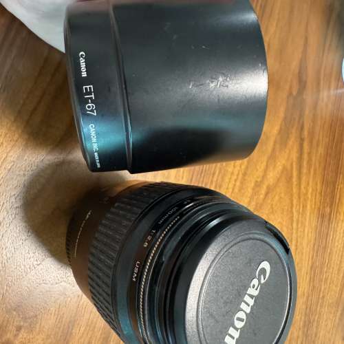 Canon EF 100mm 2.8 USM Macro lens