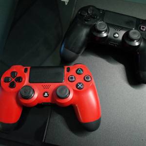 PS4 slim 連兩手制 (2TB)