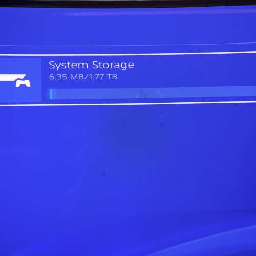 PS4 slim 連兩手制 (2TB)