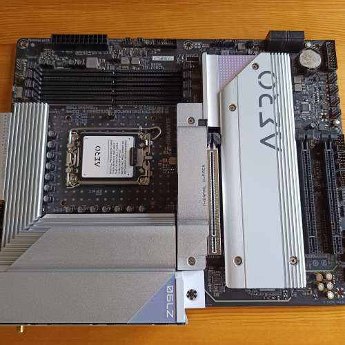 (新淨盒裝) Gigabyte Z790 AERO G底板連背板