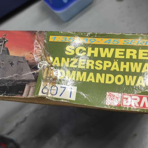 3盒軍事模型(不散賣):  V-22 魚鷹直升機，Chinook直升機，kommanowagen裝甲列車指揮型