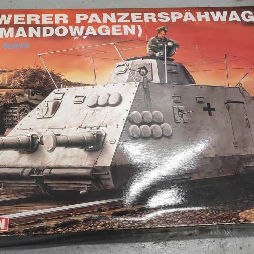 3盒軍事模型(不散賣):  V-22 魚鷹直升機，Chinook直升機，kommanowagen裝甲列車指揮型