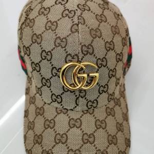 Gucci GG金扣經典啡Cap帽