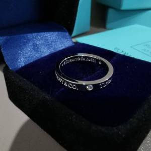 Tiffany & Co 三鑽鉑金戒指