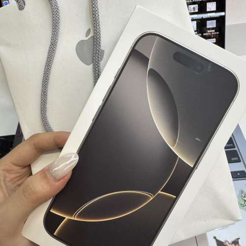 女賣家自用 iPhone 16 Pro 256GB 原色 有盒
