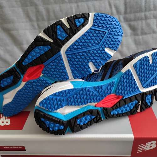 New Balance M1090BK4