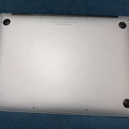 13寸蘋果MacBookair筆記本电脑，8G記憶體+ 512GB SSD 固態硬盤，輕巧方便攜帶出街！