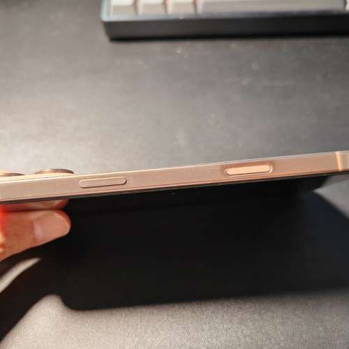 IPhone 16 pro max 256 沙漠金色 超新淨 已過保 港行