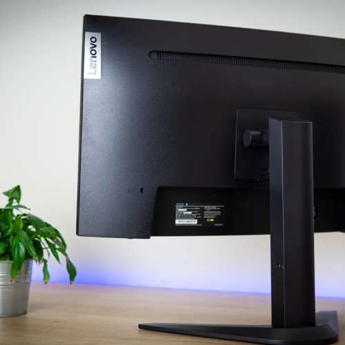 90% new Lenovo 27" FHD Curved Gaming Monitor (165 Hz, 1ms) Mon FreeSync™曲屏
