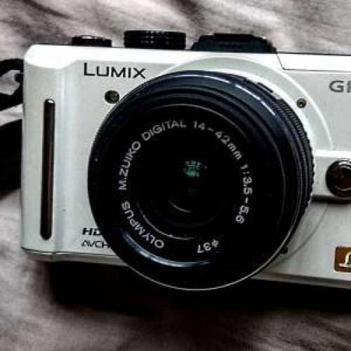 9成新 Lumix M43 經典 GF1罕有白色機身可選配新浄 Olympus14-42 IIR kit zoom