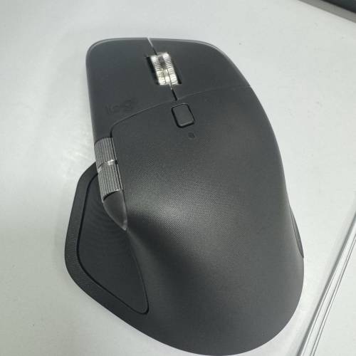 用左幾個鐘 我不合適Logitech mx master 4 深水埗取 有單有盒行貨保養