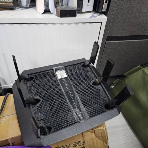 NETGEAR Nighthawk X6S 三頻 WiFi 路由器，型號 R8000P