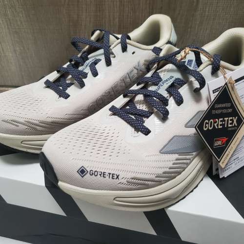 Adidas Supernova Rise GTX 跑鞋