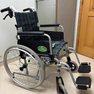 Alpha&reg; 鋁合金助推式輪椅 (18吋）