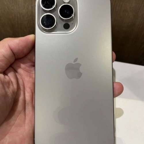 99.9新iPhone 16pro max 256gb,電池健康度98，港行雙卡，完美冇花，有套有貼有原廠...
