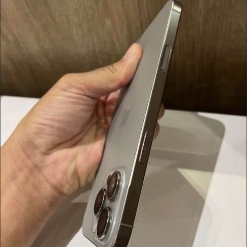 99.9新iPhone 16pro max 256gb,電池健康度98，港行雙卡，完美冇花，有套有貼有原廠...