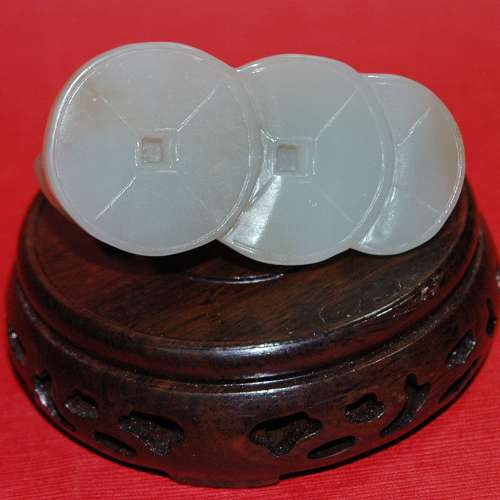 送禮好！懷舊多年 刻有靈鼠福鼠持元寶，新疆和田碧玉石 ！!! 現平賣...