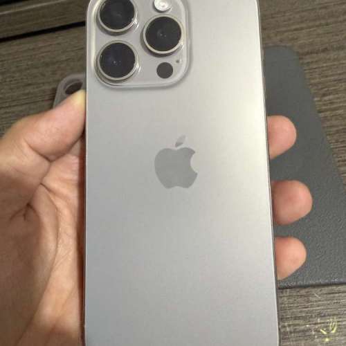 99新iPhone 15pro 128gb港行，89電，完美冇花，不議價！謝謝！