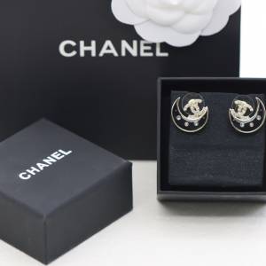 新品推荐💗💗香奈儿浅金月亮满钻耳环