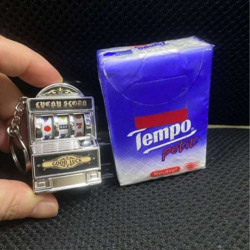 （全新, 可轉動）幸運老虎機鎖匙扣