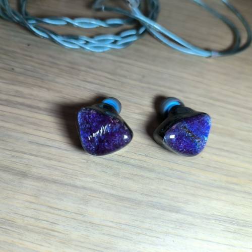 全新 Queen of Audio (QoA) Martini 入耳式耳機