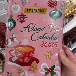 Twinings 2025年聖誕節倒數茶（155元），以及Kaldi's 2025年聖誕日曆滴漏咖啡（120...