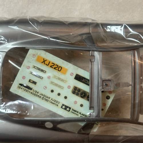1:24 TAMIYA JAGUAR XJ220