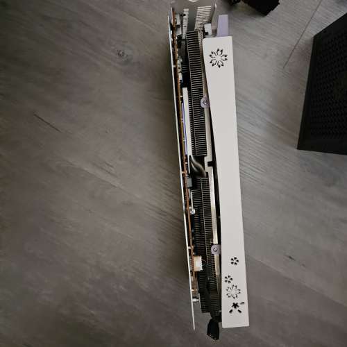 盈通 櫻瞳花嫁 6800xt