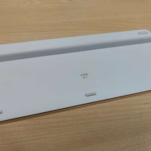 Logitech K580 白色鍵盤 (壞，"?"鍵壞)