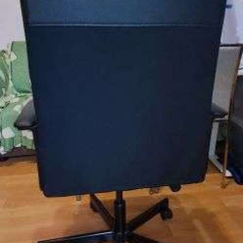 宜家: MILLBERGET 旋轉高背椅(黑色)