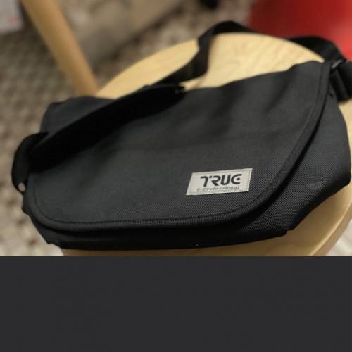 Winer Pro Design 相機袋(100元)及True相機袋(50元)