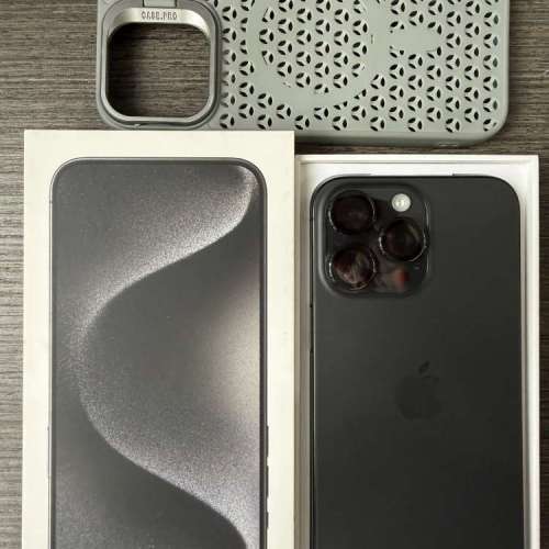 iPhone 15pro max 1tb，港行黑色鈦金屬，電池86，冇修冇拆，，全套齊！！