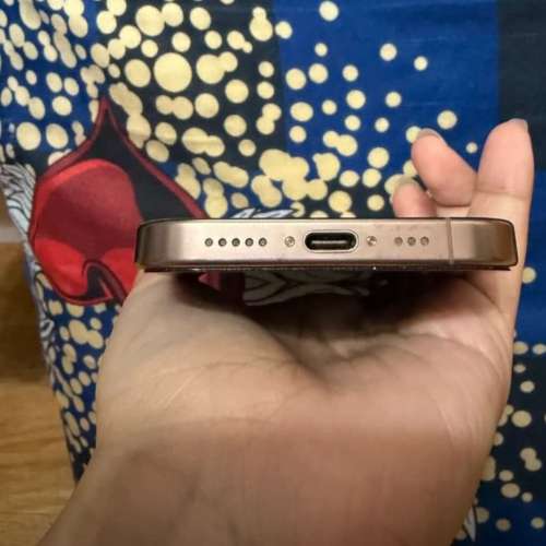 iPhone 16pro 256gb,港行金色鈦金屬，完美冇花，冇修冇拆，電池健康度90，有套有貼...