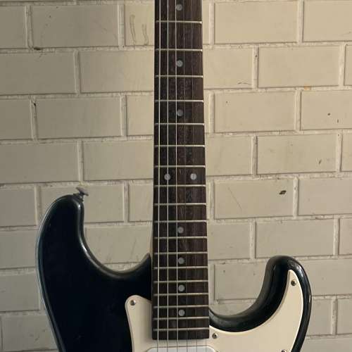 代友出售 Xtreme 黑白色 電結他 (跟結他袋) 清屋出售 HK$158.00