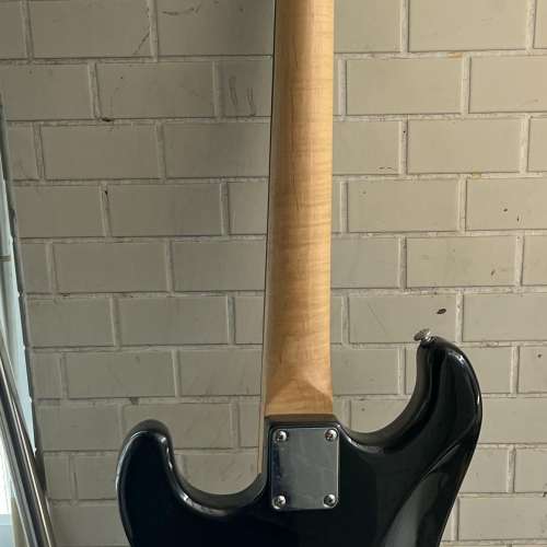 代友出售 Xtreme 黑白色 電結他 (跟結他袋) 清屋出售 HK$158.00