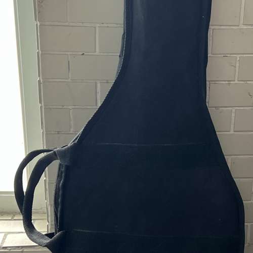 代友出售 Xtreme 黑白色 電結他 (跟結他袋) 清屋出售 HK$158.00