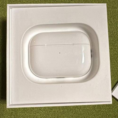 Air pod 2 (右耳塞） $200,連义坐，整體乾淨企理！